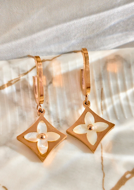 Siora Crescent Bloom Earrings – Golden flower-in-arc design, waterproof and hypoallergenic studs, Seoraajewels anti tarnish gold plated jewellery.