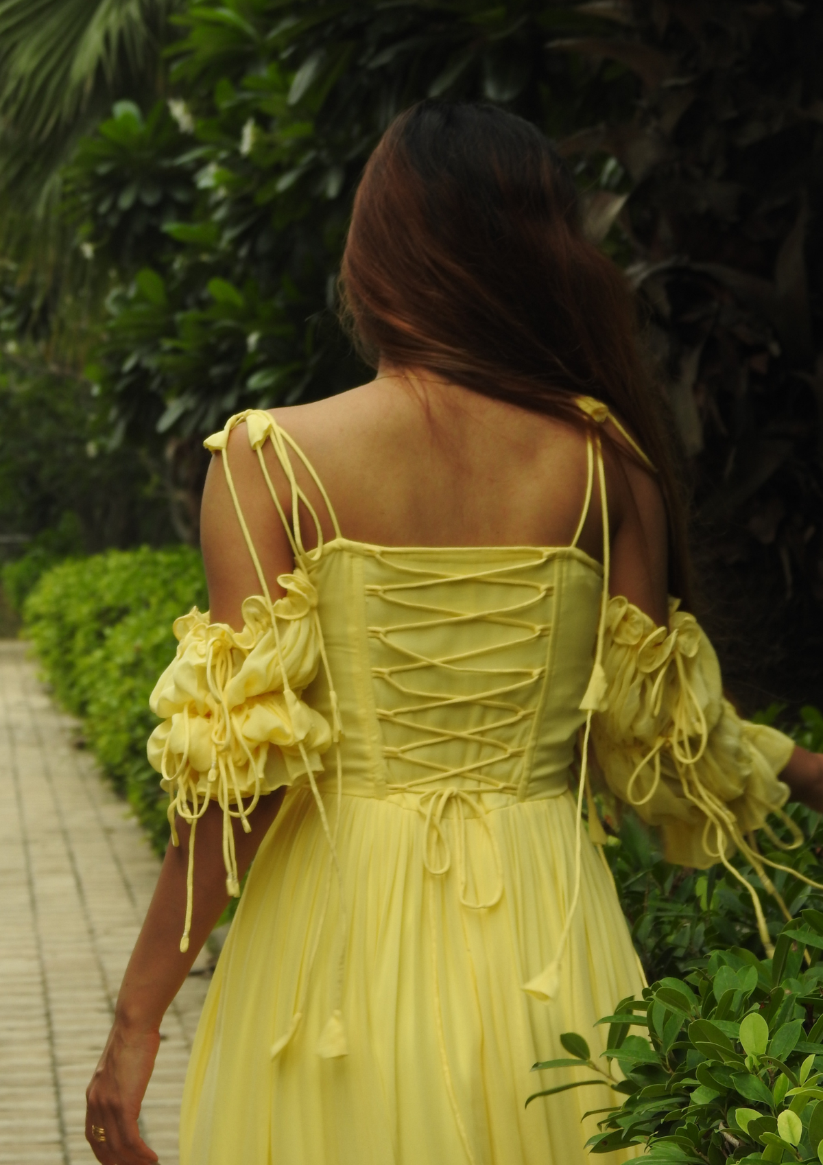 Seora Daisy Yellow Dress – Feminine Corset Style Dress with Off Shoulder Sleeves, Lace Up Back and Graceful Movement