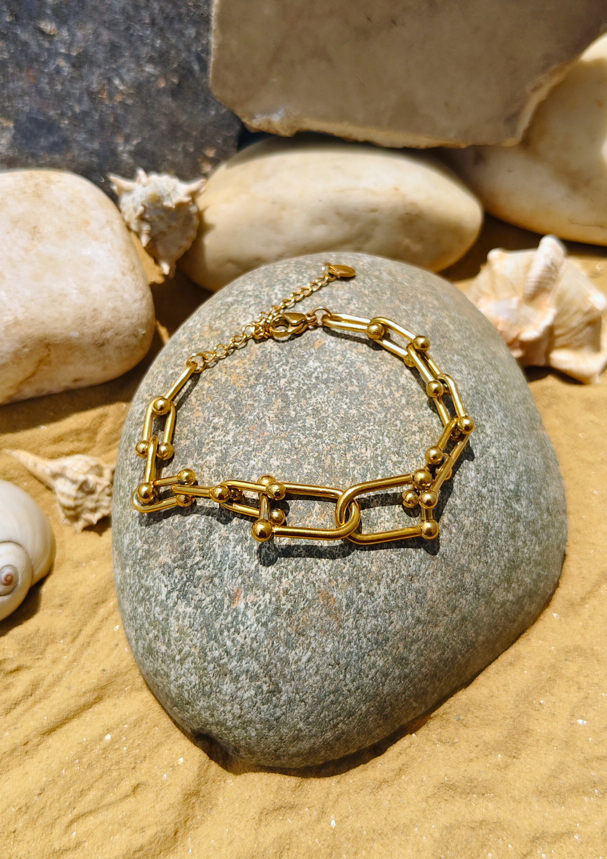 Seoraa Jewels Chainbound Elegance Bracelet – Anti Tarnish Gold Plated chunky chain link bracelet, waterproof trendy statement jewellery for everyday wear.