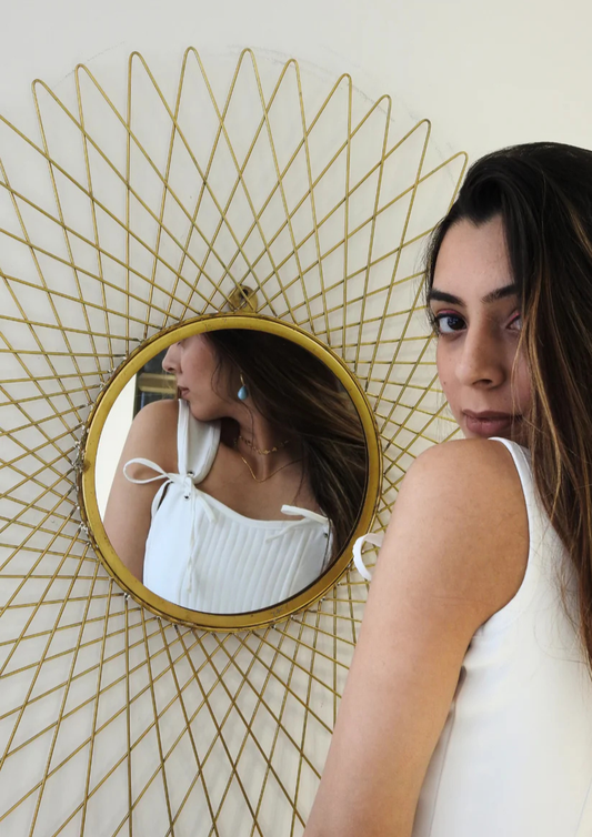 elegant Lily corset in white banana crepe by Siora—timeless design with a flattering shape for every occasion.